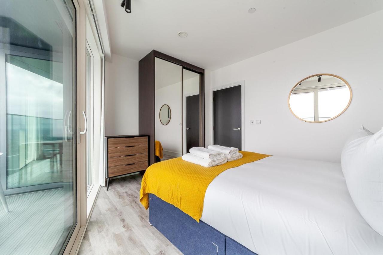 Sky-high North Acton Apartment