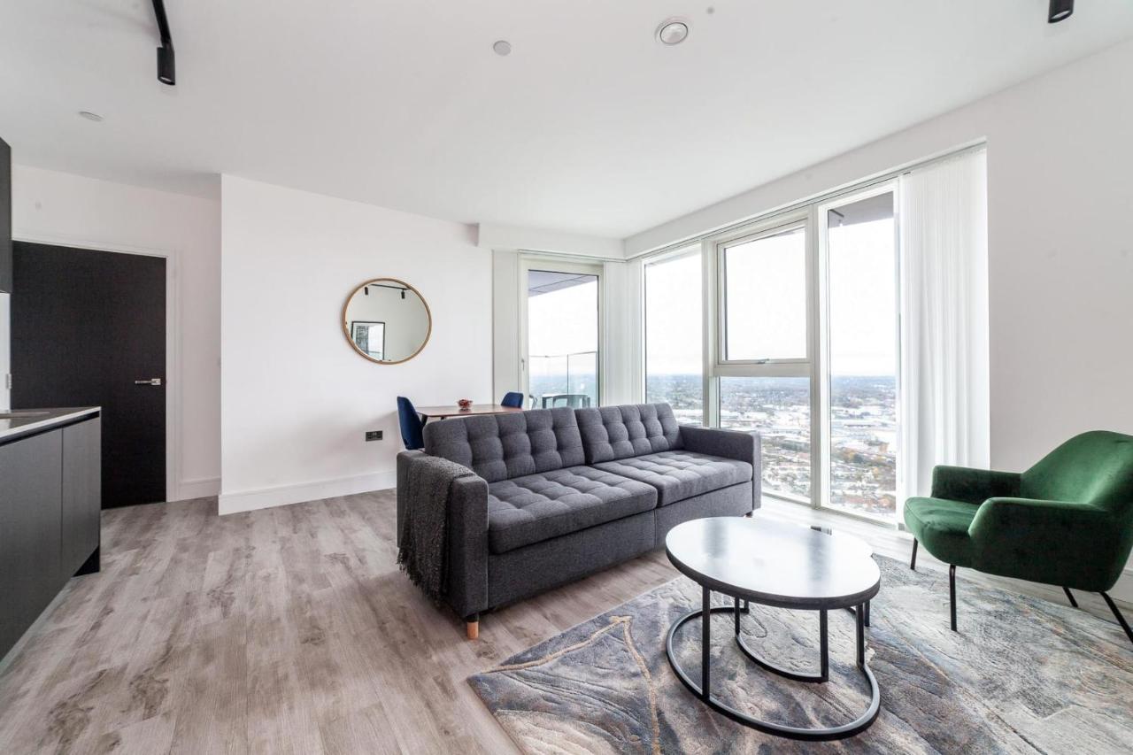 Apartment Sky-high North Acton London